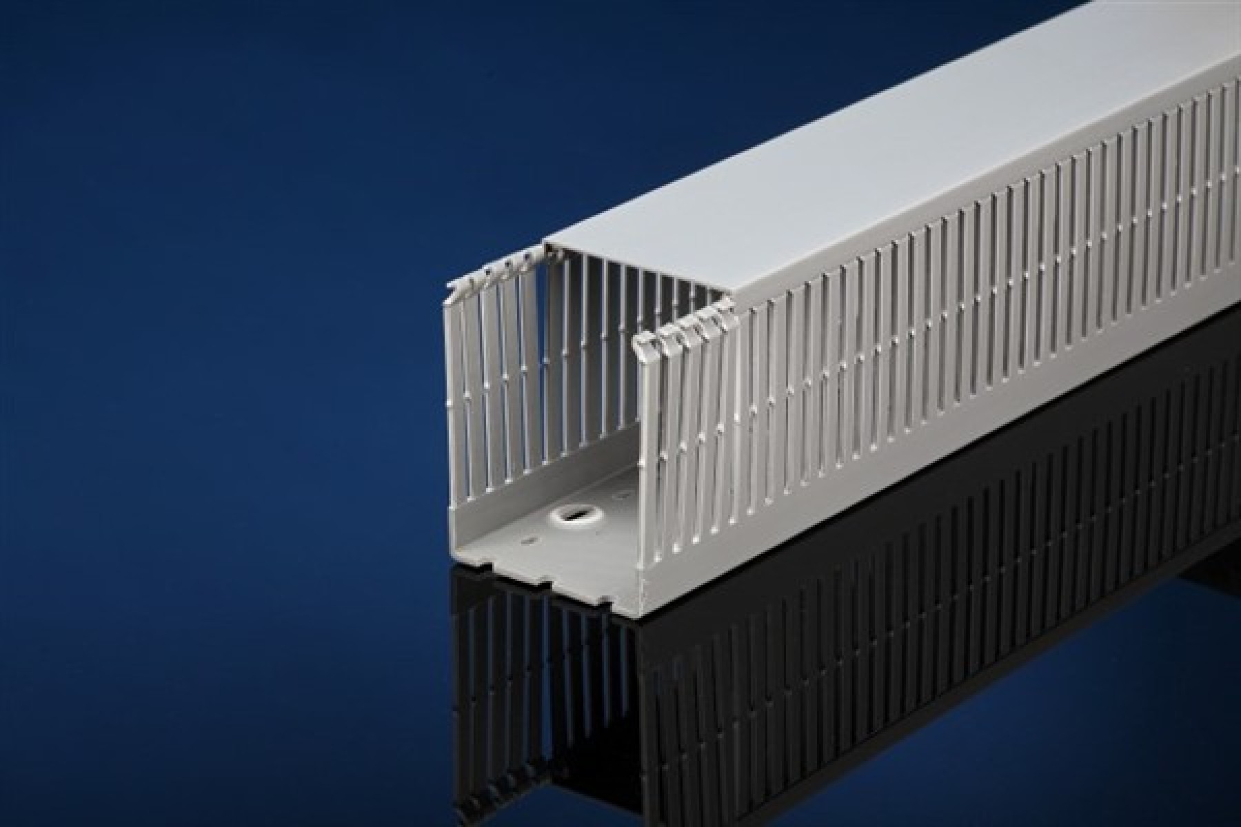 IBOCO T1E 040x60 T1-E Narrow Slotted Panel Trunking 40x60mm